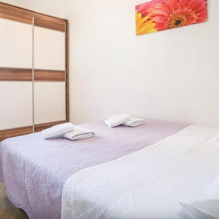 Three Bedroom Near Beach Znjan 스플리트