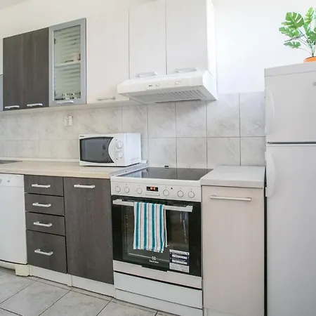 Three Bedroom Near Beach Znjan * Split