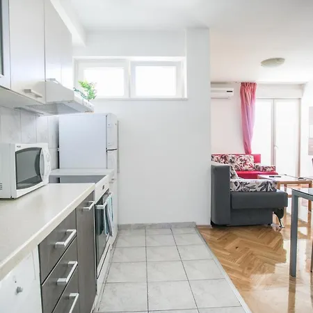 Three Bedroom Near Beach Znjan * 스플리트