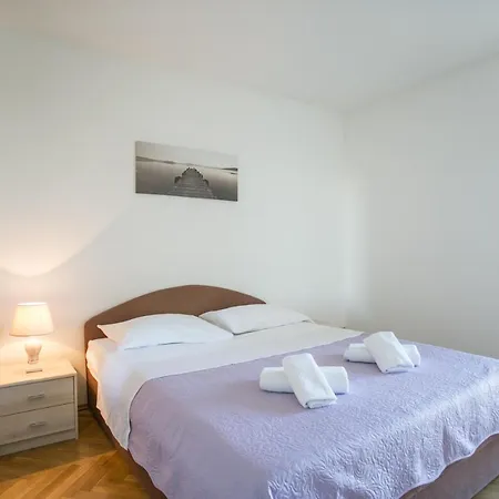 Three Bedroom Near Beach Znjan