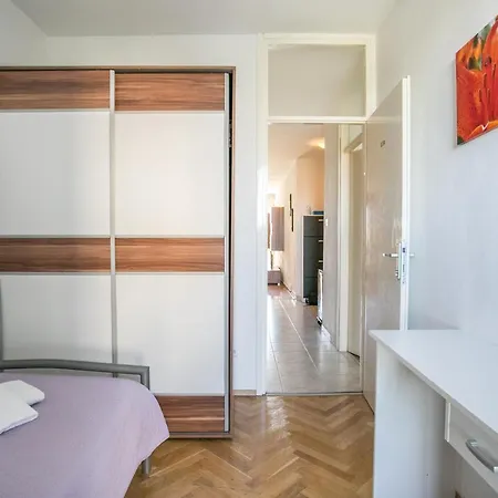 Three Bedroom Near Beach Znjan
