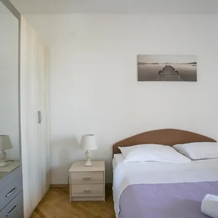Three Bedroom Near Beach Znjan * 스플리트