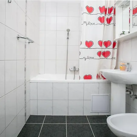 Three Bedroom Near Beach Znjan 아파트