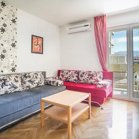 Apartman Three Bedroom Near Beach Znjan