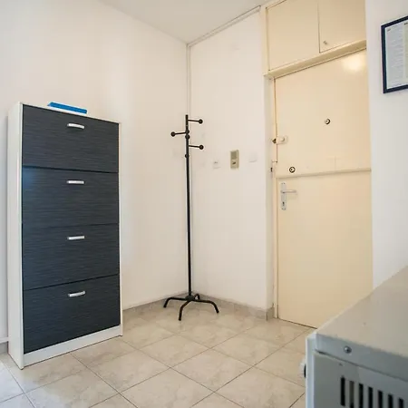 Three Bedroom Near Beach Znjan Apartman *
